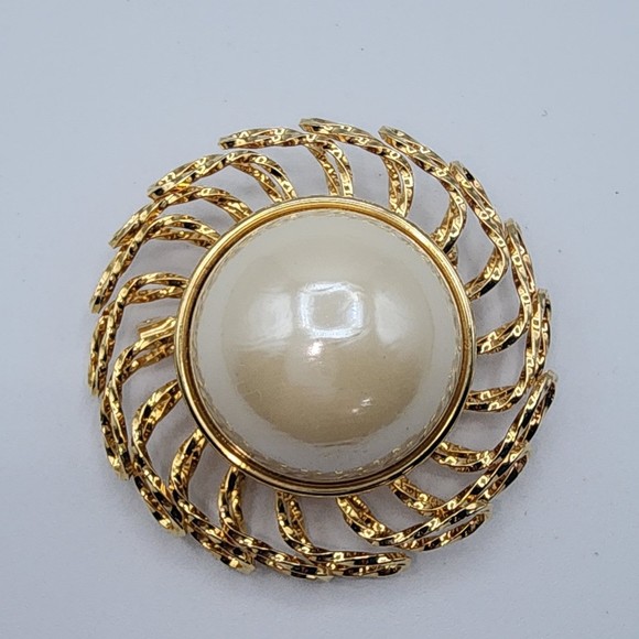 Vintage Large Goldtone Faux Pearl Sunburst Brooch Pin - Picture 1 of 8